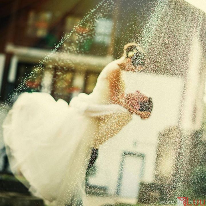 hoi-han-vi-da-cuoi-voi-vang