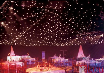 tiec-dem-trong-nha-ve-sinh